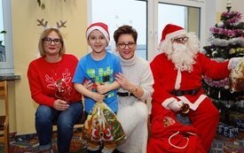 Mikołaj wśr&oacute;d najmłodszych (przredszkola, oddziały przedszkolne, punkty dziennej opieki) 171