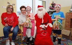 Mikołaj wśr&oacute;d najmłodszych (przredszkola, oddziały przedszkolne, punkty dziennej opieki) 172