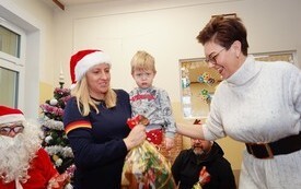 Mikołaj wśr&oacute;d najmłodszych (przredszkola, oddziały przedszkolne, punkty dziennej opieki) 174