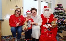 Mikołaj wśr&oacute;d najmłodszych (przredszkola, oddziały przedszkolne, punkty dziennej opieki) 178