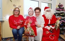 Mikołaj wśr&oacute;d najmłodszych (przredszkola, oddziały przedszkolne, punkty dziennej opieki) 179