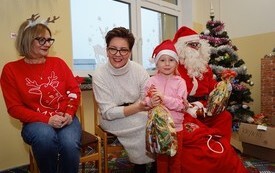 Mikołaj wśr&oacute;d najmłodszych (przredszkola, oddziały przedszkolne, punkty dziennej opieki) 183