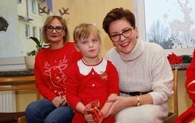 Mikołaj wśr&oacute;d najmłodszych (przredszkola, oddziały przedszkolne, punkty dziennej opieki) 185