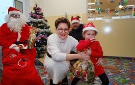 Mikołaj wśr&oacute;d najmłodszych (przredszkola, oddziały przedszkolne, punkty dziennej opieki) 186