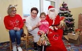 Mikołaj wśr&oacute;d najmłodszych (przredszkola, oddziały przedszkolne, punkty dziennej opieki) 188