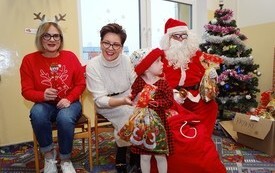 Mikołaj wśr&oacute;d najmłodszych (przredszkola, oddziały przedszkolne, punkty dziennej opieki) 190