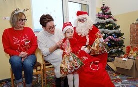 Mikołaj wśr&oacute;d najmłodszych (przredszkola, oddziały przedszkolne, punkty dziennej opieki) 191