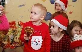 Mikołaj wśr&oacute;d najmłodszych (przredszkola, oddziały przedszkolne, punkty dziennej opieki) 198