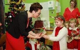 Mikołaj wśr&oacute;d najmłodszych (przredszkola, oddziały przedszkolne, punkty dziennej opieki) 202