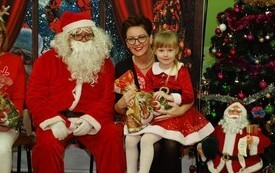 Mikołaj wśr&oacute;d najmłodszych (przredszkola, oddziały przedszkolne, punkty dziennej opieki) 210