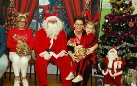 Mikołaj wśr&oacute;d najmłodszych (przredszkola, oddziały przedszkolne, punkty dziennej opieki) 211