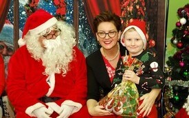 Mikołaj wśr&oacute;d najmłodszych (przredszkola, oddziały przedszkolne, punkty dziennej opieki) 213