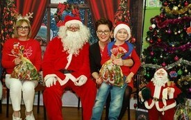 Mikołaj wśr&oacute;d najmłodszych (przredszkola, oddziały przedszkolne, punkty dziennej opieki) 214