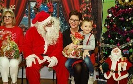 Mikołaj wśr&oacute;d najmłodszych (przredszkola, oddziały przedszkolne, punkty dziennej opieki) 215