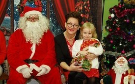 Mikołaj wśr&oacute;d najmłodszych (przredszkola, oddziały przedszkolne, punkty dziennej opieki) 222