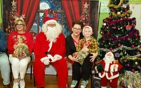 Mikołaj wśr&oacute;d najmłodszych (przredszkola, oddziały przedszkolne, punkty dziennej opieki) 225