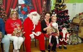 Mikołaj wśr&oacute;d najmłodszych (przredszkola, oddziały przedszkolne, punkty dziennej opieki) 228