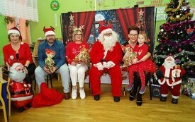 Mikołaj wśr&oacute;d najmłodszych (przredszkola, oddziały przedszkolne, punkty dziennej opieki) 231