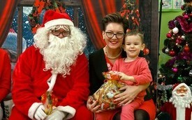 Mikołaj wśr&oacute;d najmłodszych (przredszkola, oddziały przedszkolne, punkty dziennej opieki) 235