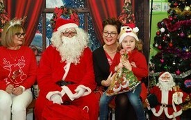 Mikołaj wśr&oacute;d najmłodszych (przredszkola, oddziały przedszkolne, punkty dziennej opieki) 236