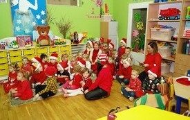 Mikołaj wśr&oacute;d najmłodszych (przredszkola, oddziały przedszkolne, punkty dziennej opieki) 237