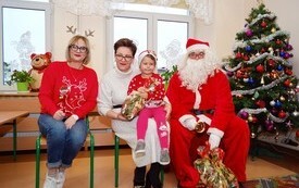 Mikołaj wśr&oacute;d najmłodszych (przredszkola, oddziały przedszkolne, punkty dziennej opieki) 244