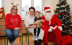 Mikołaj wśr&oacute;d najmłodszych (przredszkola, oddziały przedszkolne, punkty dziennej opieki) 247