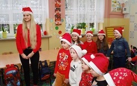 Mikołaj wśr&oacute;d najmłodszych (przredszkola, oddziały przedszkolne, punkty dziennej opieki) 280