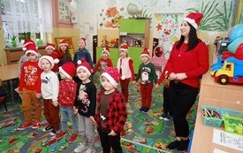 Mikołaj wśr&oacute;d najmłodszych (przredszkola, oddziały przedszkolne, punkty dziennej opieki) 281