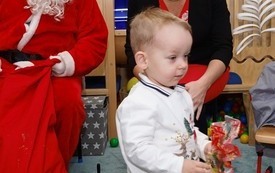 Mikołaj wśr&oacute;d najmłodszych (przredszkola, oddziały przedszkolne, punkty dziennej opieki) 290