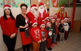 Mikołaj wśr&oacute;d najmłodszych (przredszkola, oddziały przedszkolne, punkty dziennej opieki) 291