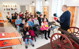 Młodzież z Krynek w Izbie Tradycji i Dziedzictwa Kulturowego Gminy Brody 1