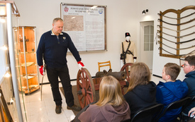 Młodzież z Krynek w Izbie Tradycji i Dziedzictwa Kulturowego Gminy Brody 6