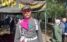 Grzegorz-wystawa-Anielin-Hubal--izba010