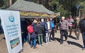 Grzegorz-wystawa-Anielin-Hubal--izba004