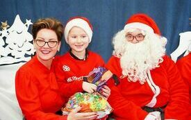 Mikołaj wraz z W&oacute;jhtem Gminy Brody odwiedził wszystkie przedszkola i punkty dziennego opiekuna dla dzieci do lat 3 3