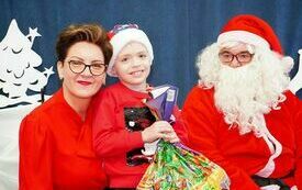 Mikołaj wraz z W&oacute;jhtem Gminy Brody odwiedził wszystkie przedszkola i punkty dziennego opiekuna dla dzieci do lat 3 5