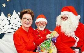 Mikołaj wraz z W&oacute;jhtem Gminy Brody odwiedził wszystkie przedszkola i punkty dziennego opiekuna dla dzieci do lat 3 7