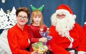 Mikołaj wraz z W&oacute;jhtem Gminy Brody odwiedził wszystkie przedszkola i punkty dziennego opiekuna dla dzieci do lat 3 11