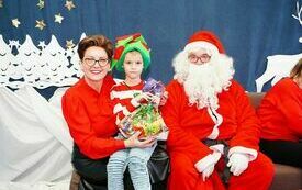 Mikołaj wraz z W&oacute;jhtem Gminy Brody odwiedził wszystkie przedszkola i punkty dziennego opiekuna dla dzieci do lat 3 19