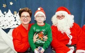 Mikołaj wraz z W&oacute;jhtem Gminy Brody odwiedził wszystkie przedszkola i punkty dziennego opiekuna dla dzieci do lat 3 23