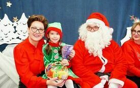 Mikołaj wraz z W&oacute;jhtem Gminy Brody odwiedził wszystkie przedszkola i punkty dziennego opiekuna dla dzieci do lat 3 24