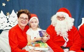 Mikołaj wraz z W&oacute;jhtem Gminy Brody odwiedził wszystkie przedszkola i punkty dziennego opiekuna dla dzieci do lat 3 27