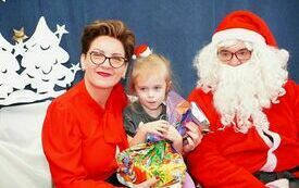 Mikołaj wraz z W&oacute;jhtem Gminy Brody odwiedził wszystkie przedszkola i punkty dziennego opiekuna dla dzieci do lat 3 31
