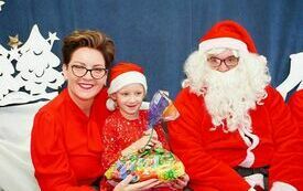 Mikołaj wraz z W&oacute;jhtem Gminy Brody odwiedził wszystkie przedszkola i punkty dziennego opiekuna dla dzieci do lat 3 36