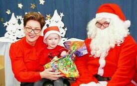 Mikołaj wraz z W&oacute;jhtem Gminy Brody odwiedził wszystkie przedszkola i punkty dziennego opiekuna dla dzieci do lat 3 42