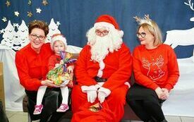 Mikołaj wraz z W&oacute;jhtem Gminy Brody odwiedził wszystkie przedszkola i punkty dziennego opiekuna dla dzieci do lat 3 43