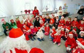 Mikołaj wraz z W&oacute;jhtem Gminy Brody odwiedził wszystkie przedszkola i punkty dziennego opiekuna dla dzieci do lat 3 45