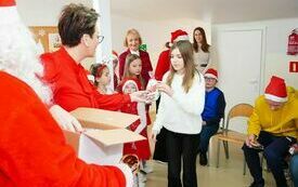 Mikołaj wraz z W&oacute;jhtem Gminy Brody odwiedził wszystkie przedszkola i punkty dziennego opiekuna dla dzieci do lat 3 51