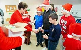 Mikołaj wraz z W&oacute;jhtem Gminy Brody odwiedził wszystkie przedszkola i punkty dziennego opiekuna dla dzieci do lat 3 54